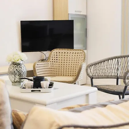 Revita Cocktail 別荘 *